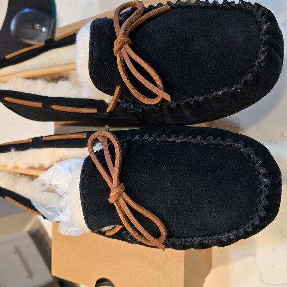 UGG Dakota Black Suede Fur Slippers Womens SIZE 8 NEW STYLE 1107949-BLK - Picture 4 of 13